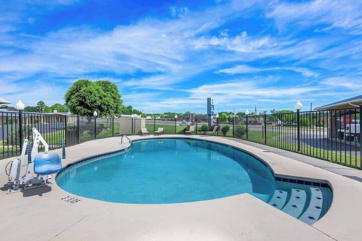 Pool 18 of 24