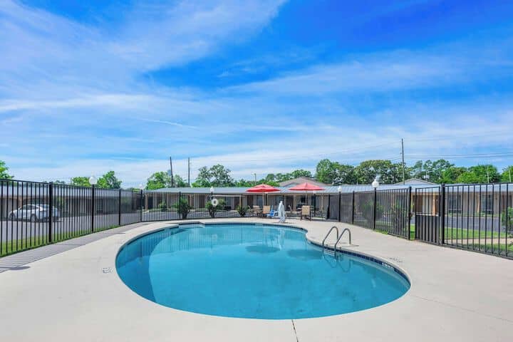 Pool 17 of 24