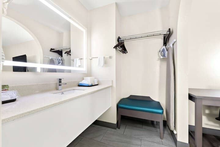 Room 15 of 24