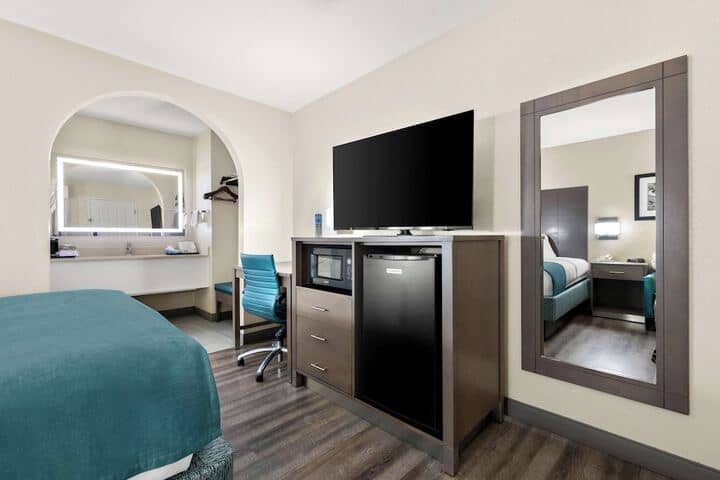 Room 7 of 24