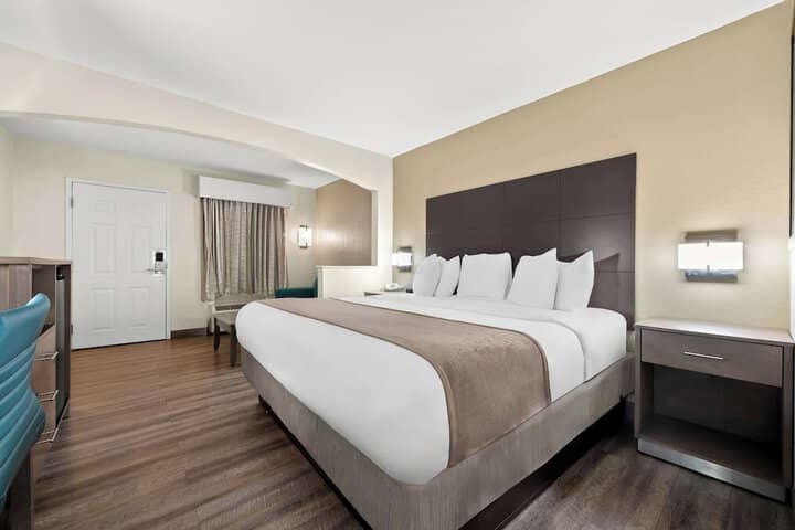 Room 10 of 24